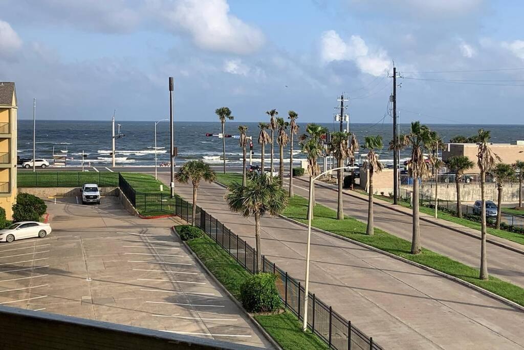 Nautical Nights! Apartment Galveston Exterior photo